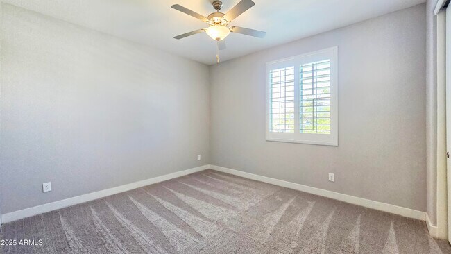 Building Photo - 18407 W Sandlewood Dr