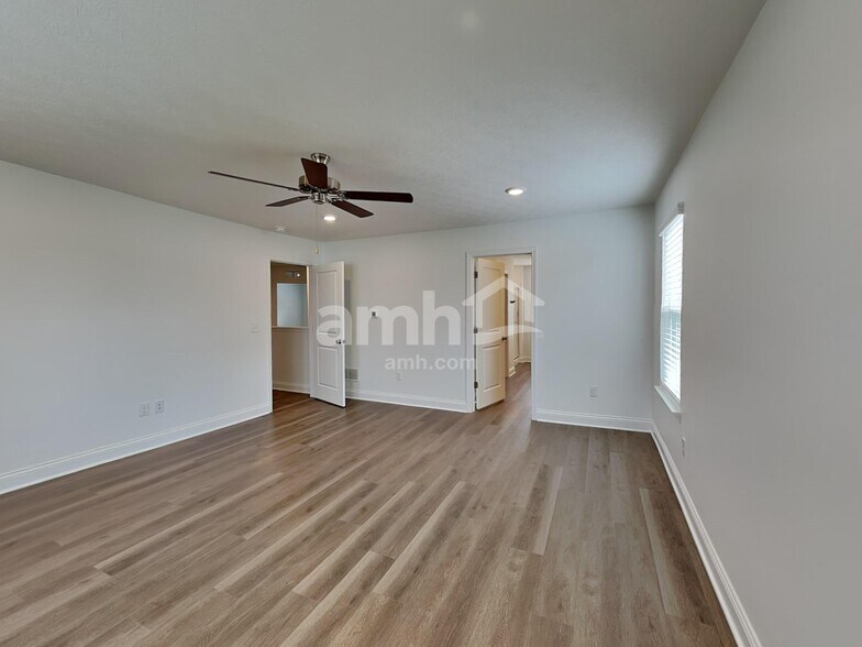 Building Photo - 306 Pne Hl Ct