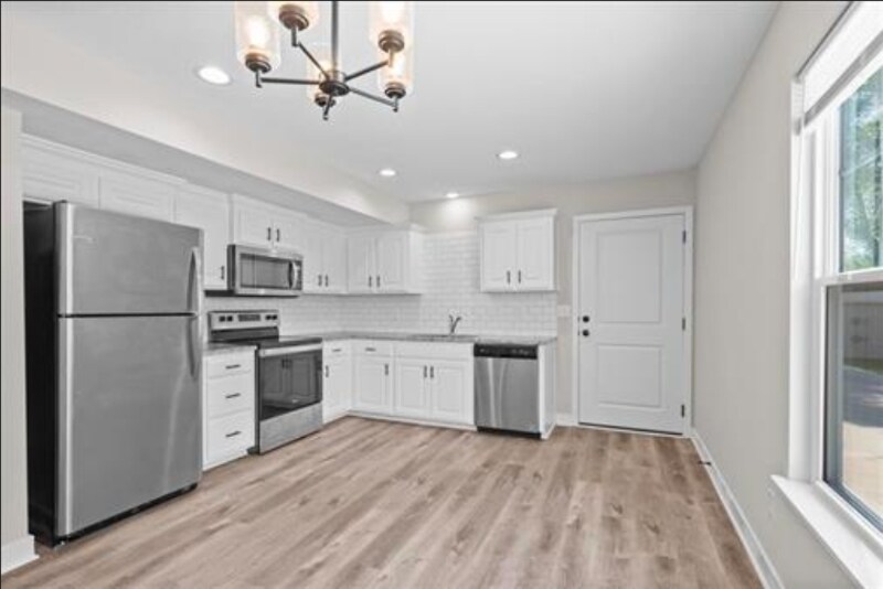 Building Photo - 156 SW 8th St