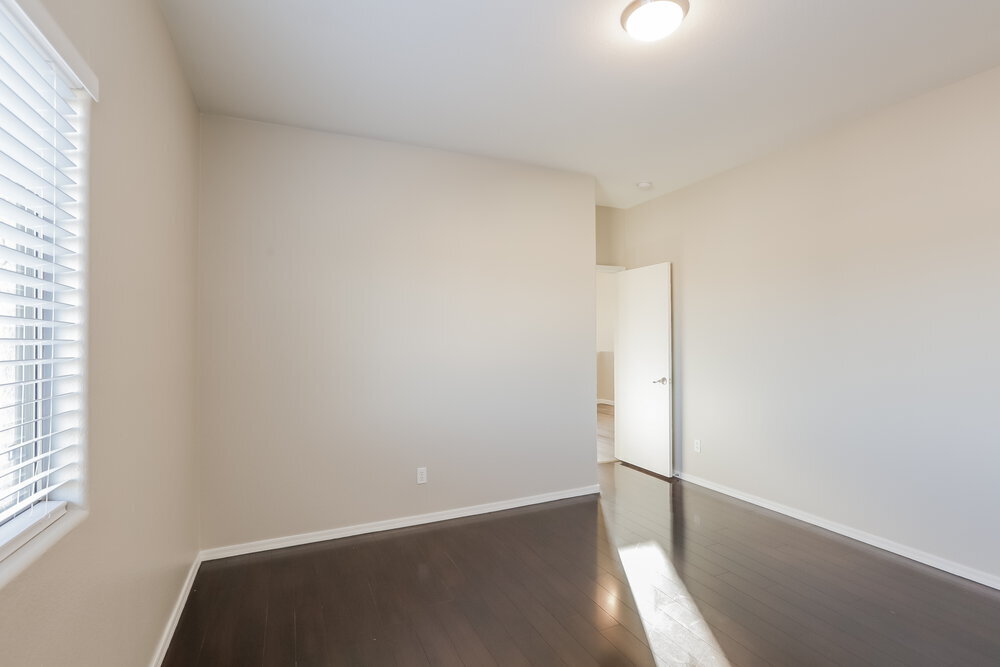 Building Photo - 261 N Valle Verde