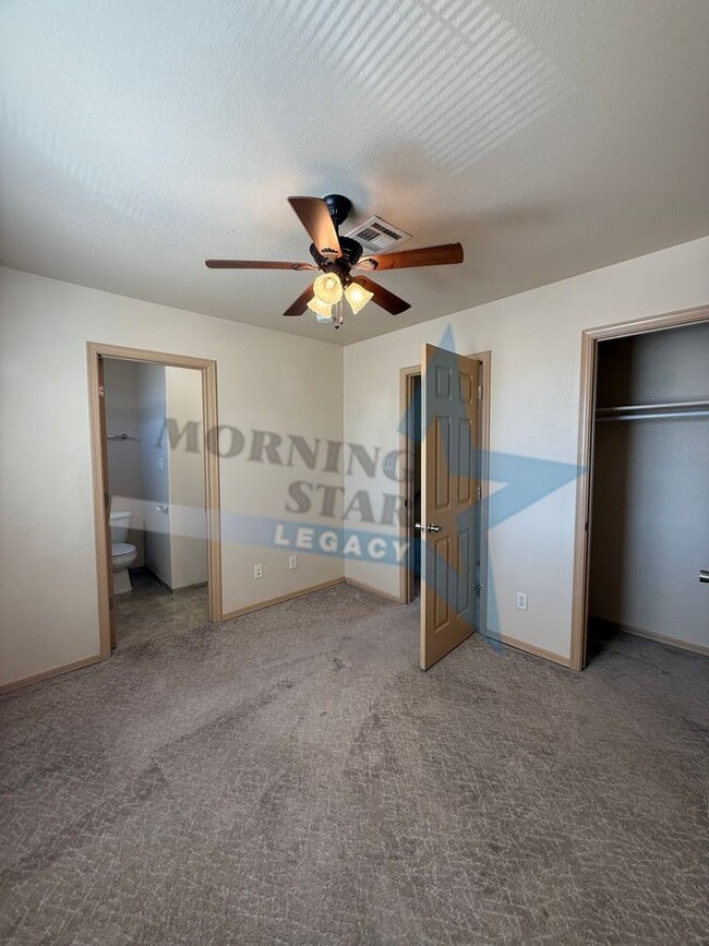 Building Photo - Sweet townhouse in Del Rey!