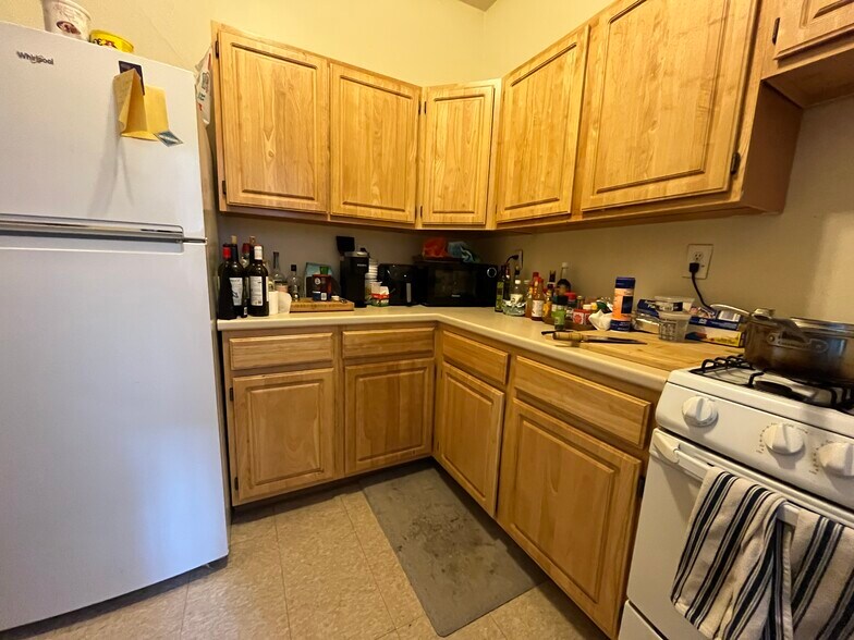 Building Photo - 376 Riverway