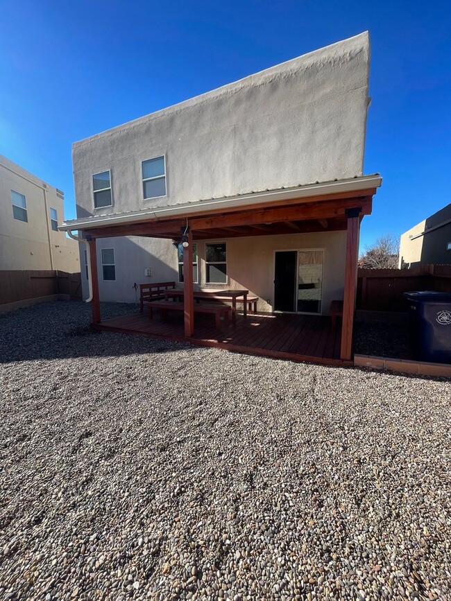 Building Photo - Immaculate 4 bdr, 2 1/2 bath w/2 car garag...