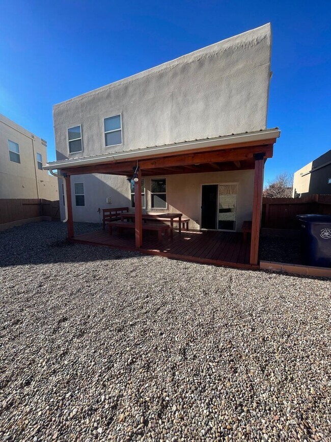 Building Photo - Pristine 4 bdr, 2 1/2 bath w/2 car garage ...