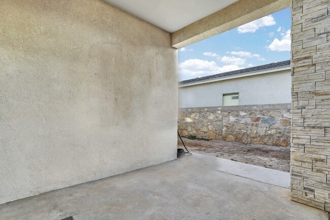 Building Photo - Upper Valley 2 Bedroom 2.5 Bath