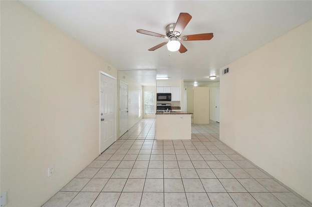 Building Photo - 3900 Woodchase Dr