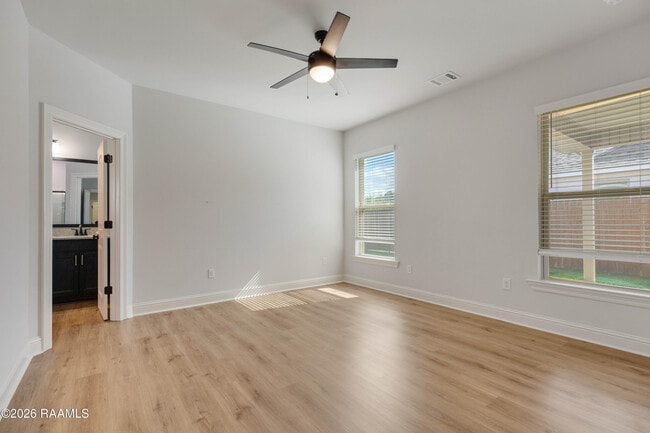 Building Photo - 102 Gilded Ln