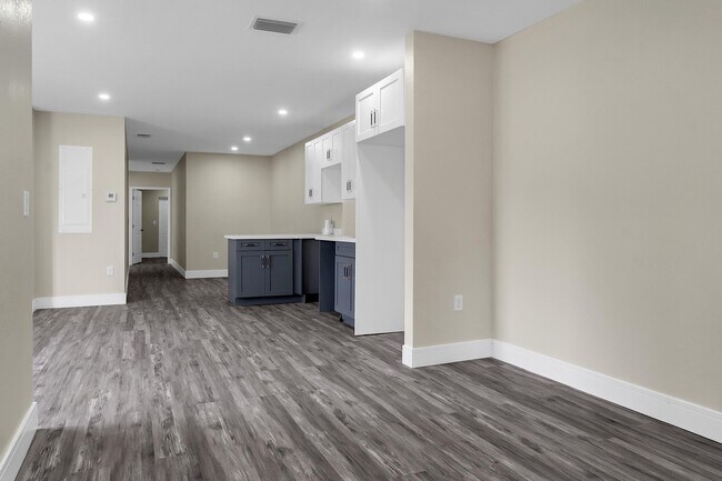 Building Photo - 2451 NW 21st St