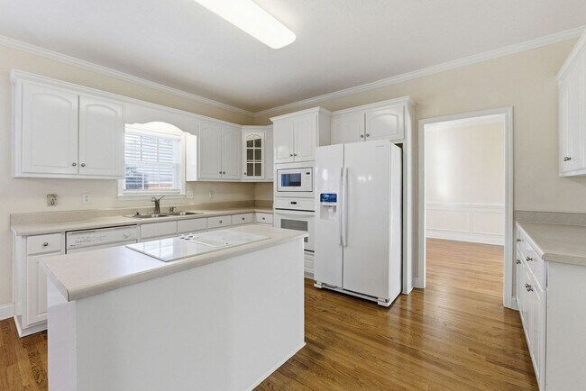 Building Photo - 330 Gardenia Dr