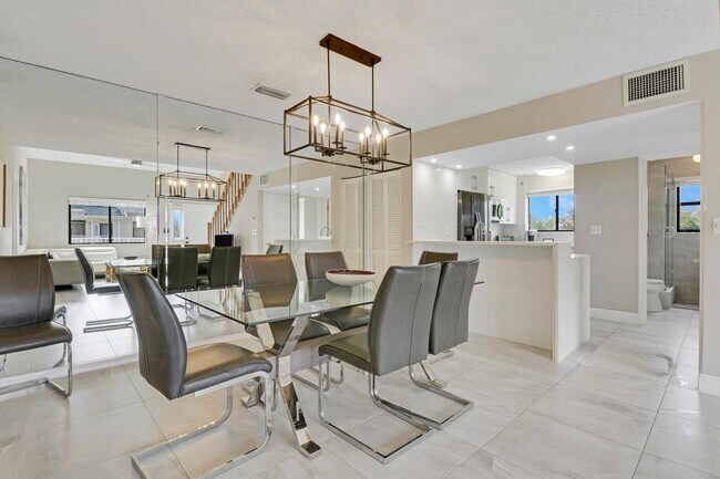 Building Photo - 360 Bella Vista Ct N