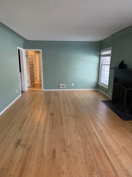 Building Photo - 1501 Cornell Dr SE