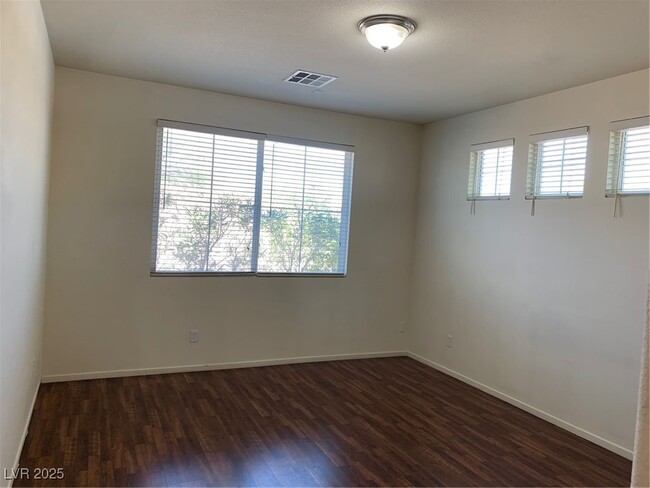 Building Photo - 3368 Osiana Ave