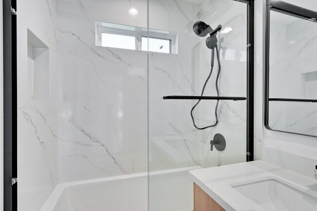 Building Photo - 2051 Randolph Dr