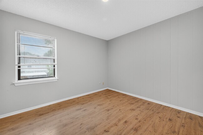 Building Photo - 1445 Bonanza Rd