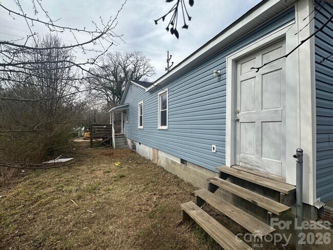 Building Photo - 1323 7th St