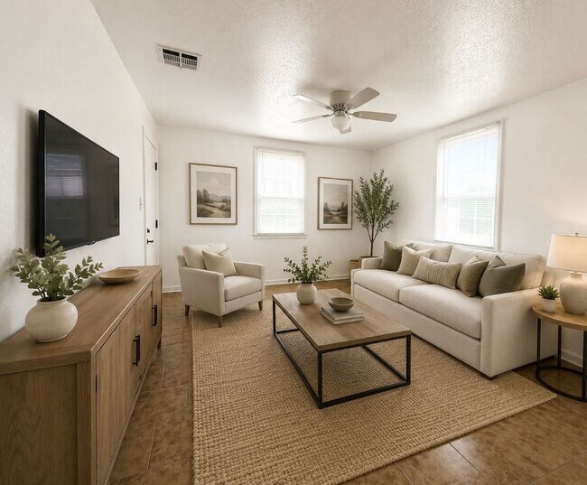 Building Photo - 1010 Lesan Dr