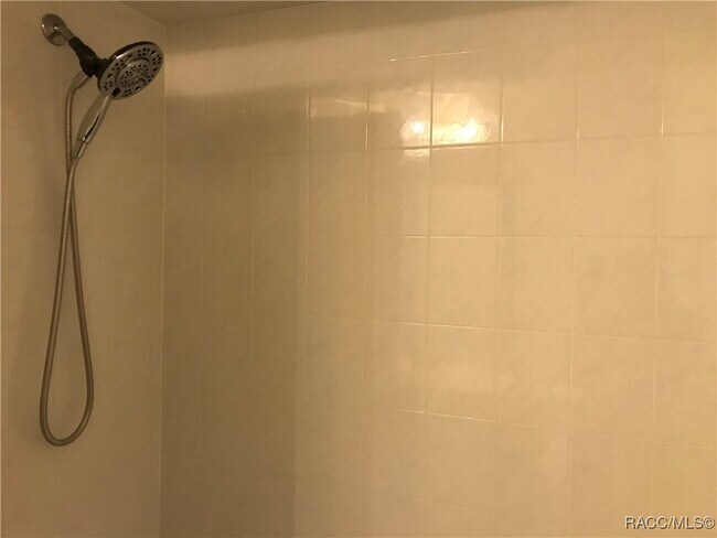 Building Photo - 2595 N Brentwood Cir