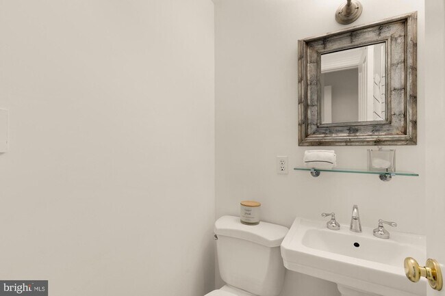 Building Photo - 1704 16th St NW