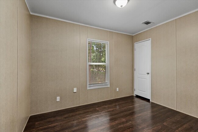 Building Photo - 211 Woodstock