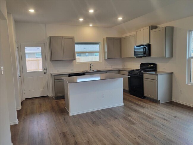Building Photo - 623 Waterway Ave