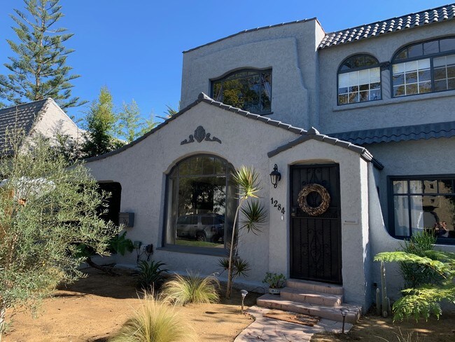 Townhouse Front - 1284 S Cloverdale Ave