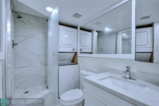 Building Photo - 1407 NE 56th St