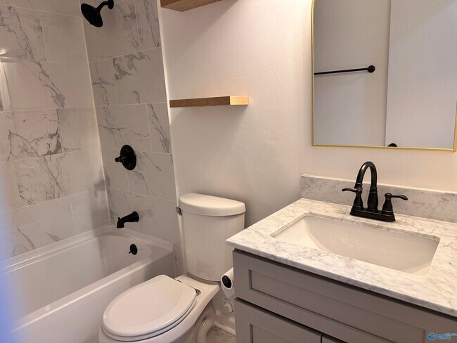 Building Photo - 13908 Creely Dr SW