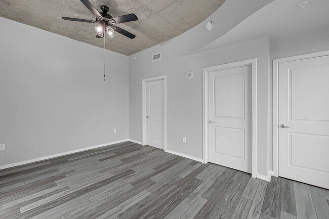 Building Photo - 5925 Almeda Rd