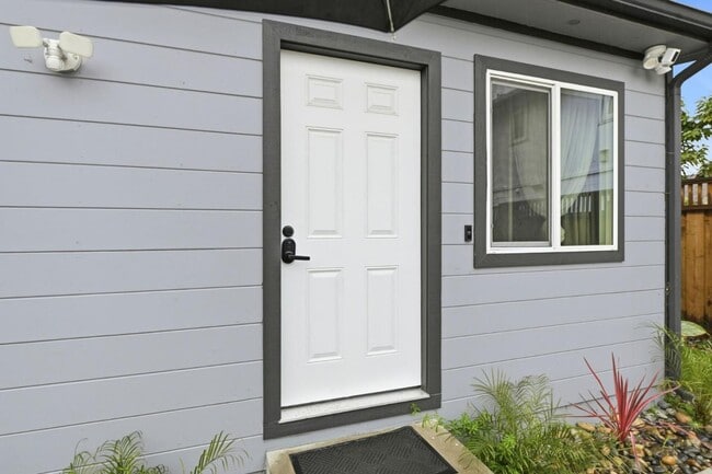 Building Photo - 1397 Vine St