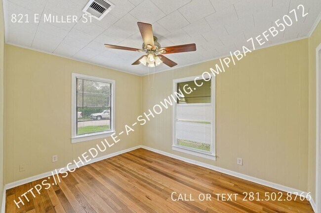 Building Photo - 821 Miller St