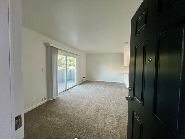 Building Photo - Modern Renovated 2-Bedroom in Santa Clara | Prime Location Near Apple, Nvidia & Major Highways