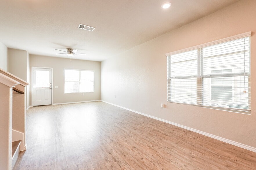 Building Photo - 5930 Bridle Bnd