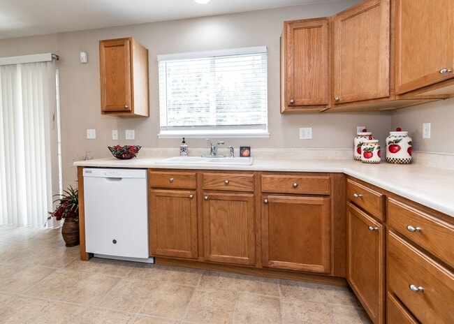 Building Photo - Charming 3 Bed, 2.5 bath in Northgate in D20