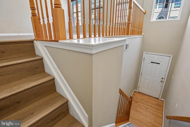 Building Photo - 7721 Valley Oak Dr