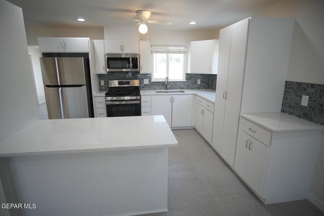 Building Photo - 4573 Bobolink Way