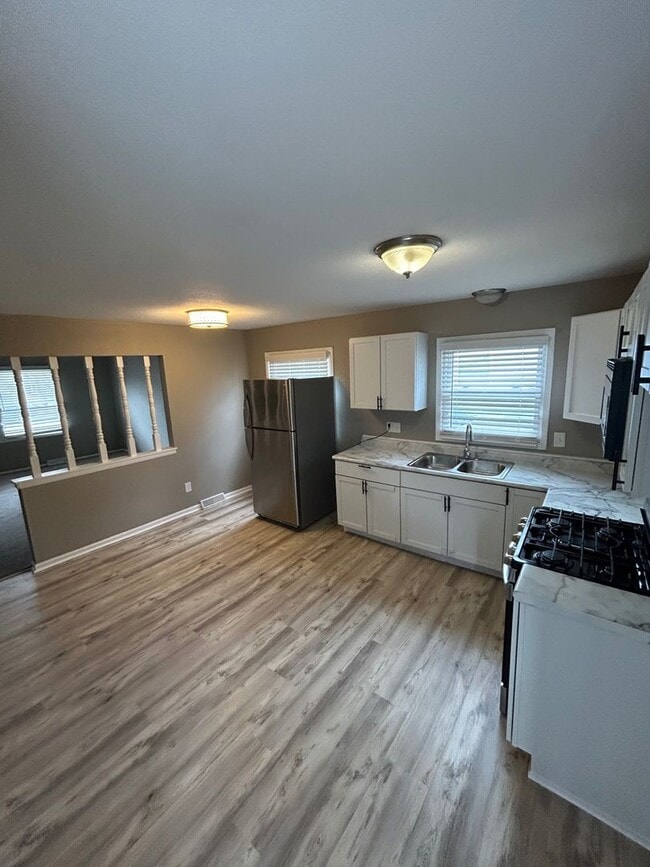 Building Photo - 6502 N 55th St