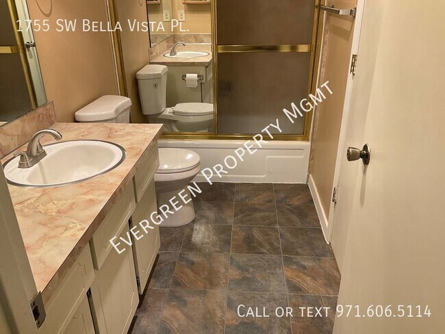 Building Photo - 3BR/2BA Open Floor Plan Kitchen Home- Spac...