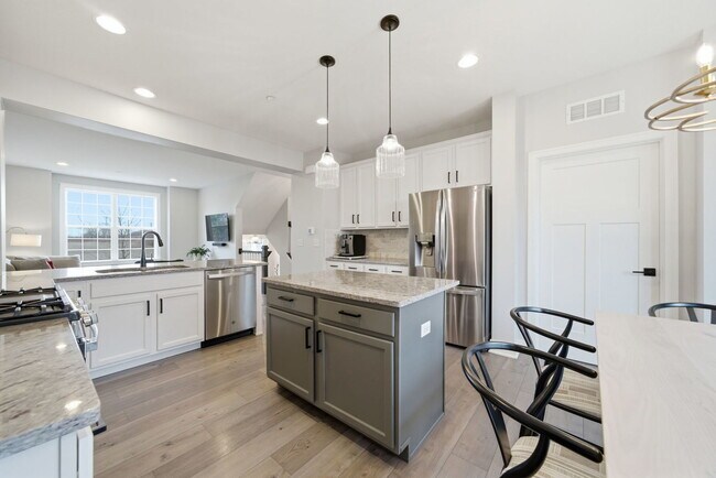Building Photo - 4462 Monroe Ct