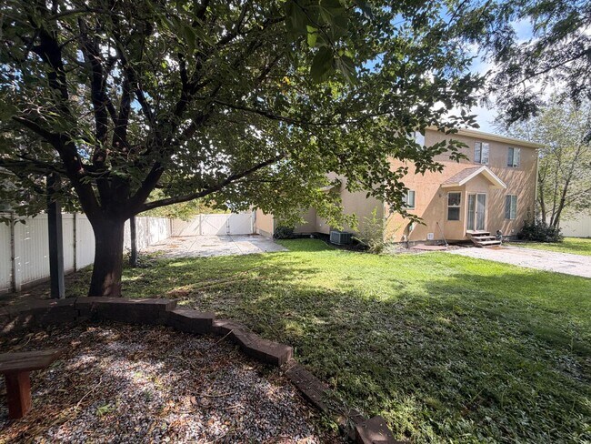 Building Photo - 4077 S Clipper St