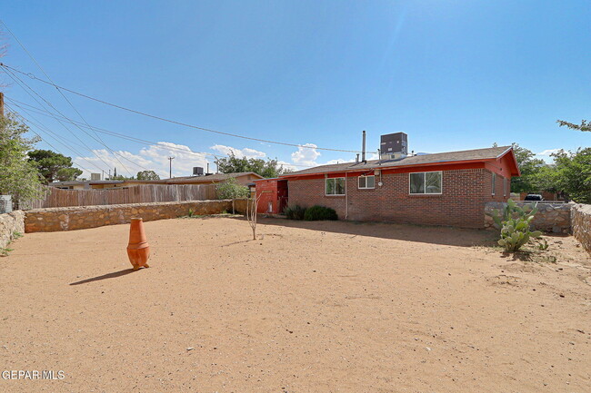 Building Photo - 10350 Kellogg St