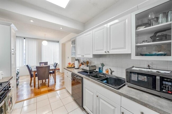 Building Photo - 9060 Palisade Ave