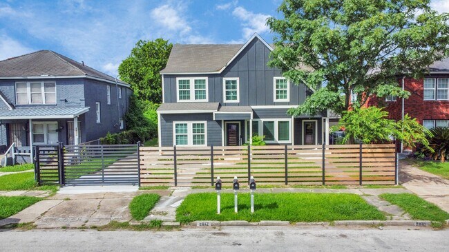 Building Photo - 2812 Truxillo St