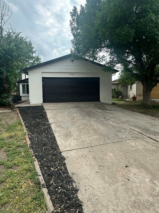 Primary Photo - 9340 W 104th Pl