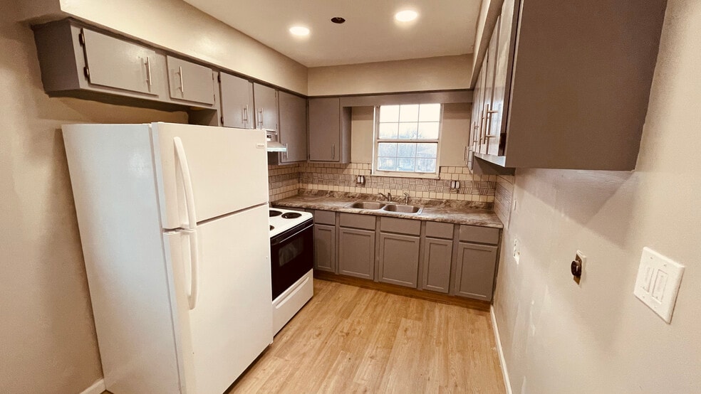 Building Photo - 1440 Villa Ct