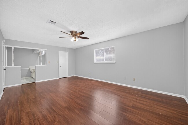 Building Photo - 5703 Green Timbers Dr