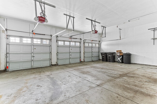 Building Photo - 49896 Parkside Dr