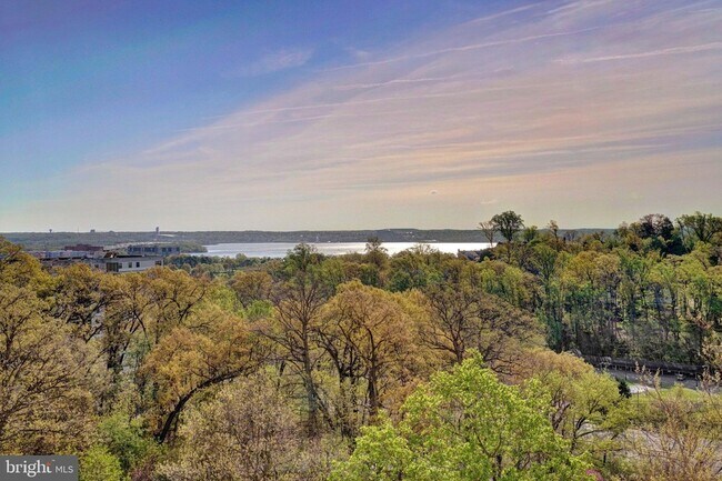 Building Photo - 5904 Mt Eagle Dr