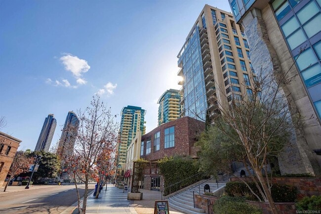 Building Photo - 645 Front St