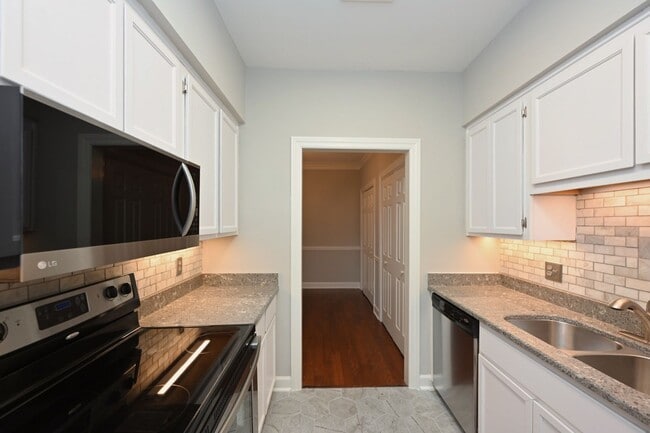 Building Photo - **UPDATED FIRST-FLOOR CONDO IN DESIRABLE P...