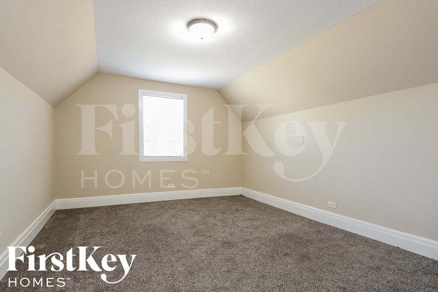 Building Photo - 542 Oak St